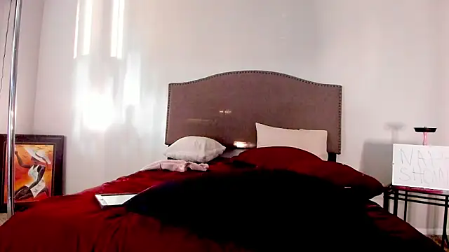 yiauana online show from 10/27/25, 01:45