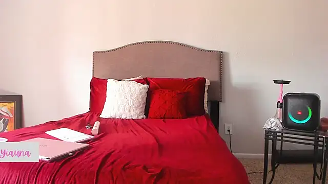 yiauana online show from 11/19/25, 05:02