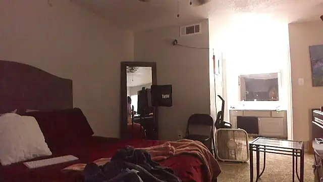 yiauana online show from 04/12/26, 11:41