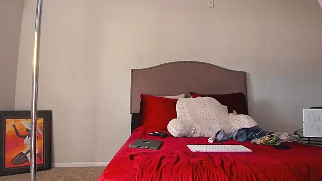 yiauana online show from 11/17/25, 06:34