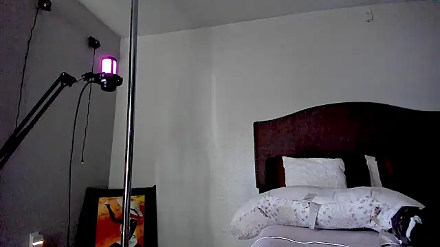 yiauana online show from 10/28/25, 10:20