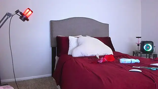 yiauana online show from 11/26/25, 11:10