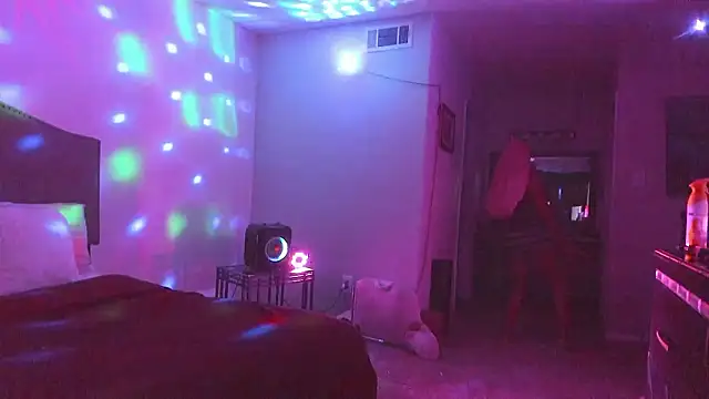 yiauana online show from 02/18/26, 04:10