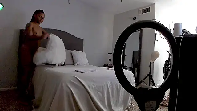 yiauana online show from 10/20/25, 01:07