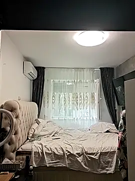 AvaLloyd online show from 02/08/26, 09:40