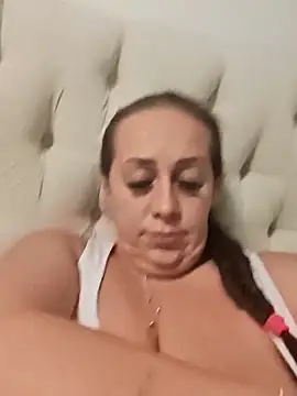 AvaLloyd online show from 10/09/25, 05:57