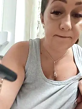 AvaLloyd online show from 10/14/25, 02:23