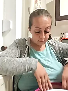 AvaLloyd online show from 09/26/25, 12:39