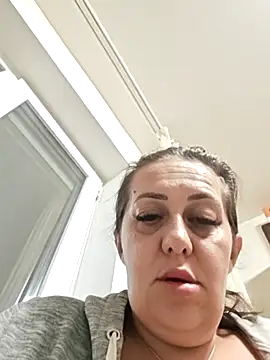 AvaLloyd online show from 10/16/25, 02:20