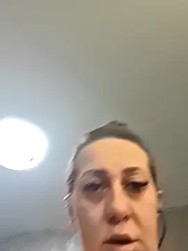 AvaLloyd online show from 04/08/26, 02:02