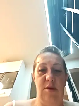 AvaLloyd online show from 04/11/26, 03:03