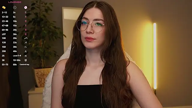 Snapshot of Ester_Hill chatting on 09/19/25, 12:03 Ester Hill online show from 09/19/25, 12:03
