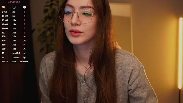 Snapshot of Ester_Hill chatting on 11/17/25, 01:20 Ester Hill online show from 11/17/25, 01:20