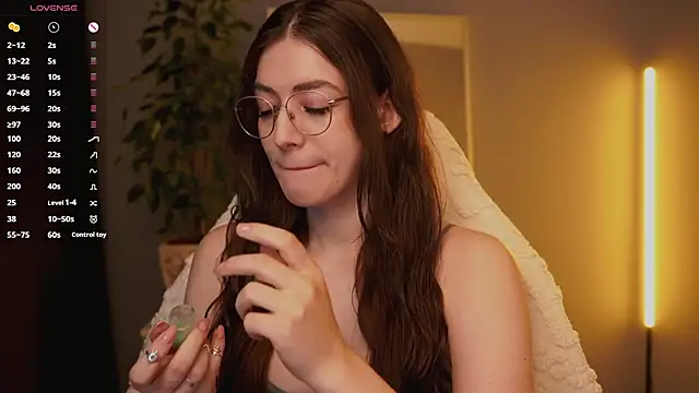 Snapshot of Ester_Hill chatting on 12/02/25, 01:17 Ester Hill online show from 12/02/25, 01:17