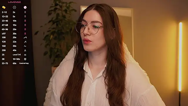 Snapshot of Ester_Hill chatting on 11/28/25, 01:28 Ester Hill online show from 11/28/25, 01:28