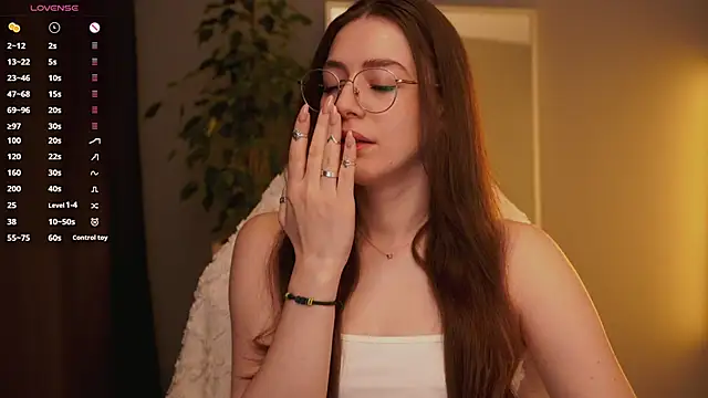 Snapshot of Ester_Hill chatting on 11/29/25, 02:01 Ester Hill online show from 11/29/25, 02:01