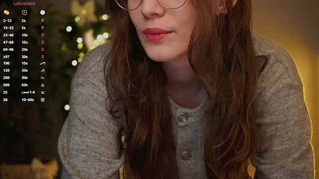 Snapshot of Ester_Hill chatting on 12/18/25, 01:33 Ester Hill online show from 12/18/25, 01:33