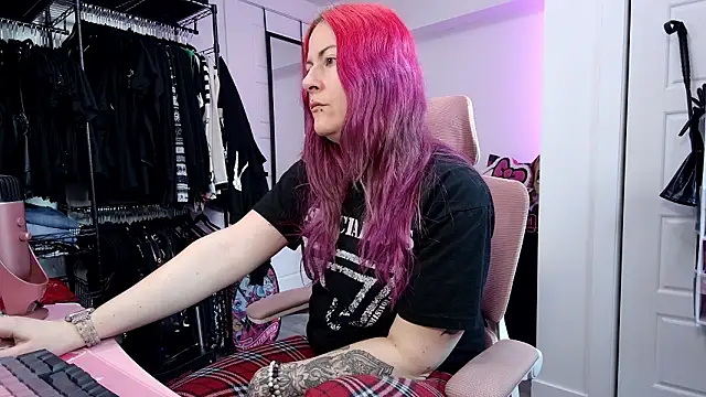 Snapshot of gennyrock chatting on 02/03/26, 01:38 gennyrock online show from 02/03/26, 01:38