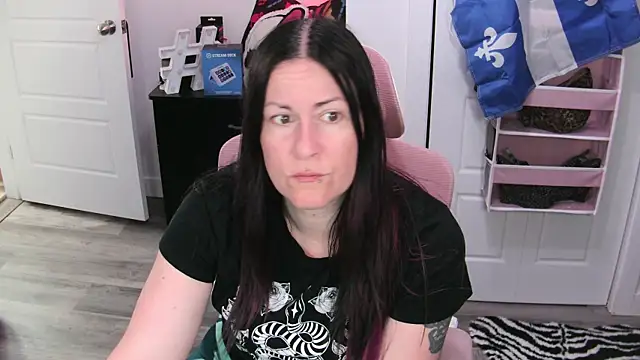 Snapshot of gennyrock chatting on 07/12/26, 12:17 gennyrock online show from 07/12/26, 12:17
