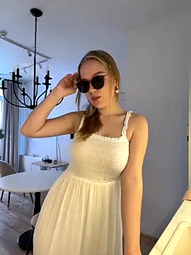 Snapshot of Little_Forest_ELF chatting on 11/08/25, 06:17 Little Forest ELF online show from 11/08/25, 06:17