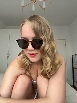 Snapshot of Little_Forest_ELF chatting on 11/20/25, 10:16 Little Forest ELF online show from 11/20/25, 10:16