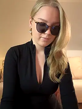 Snapshot of Little_Forest_ELF chatting on 10/26/25, 02:50 Little Forest ELF online show from 10/26/25, 02:50