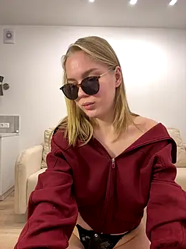 Snapshot of Little_Forest_ELF chatting on 11/02/25, 06:02 Little Forest ELF online show from 11/02/25, 06:02