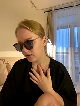 Snapshot of Little_Forest_ELF chatting on 11/10/25, 11:48 Little Forest ELF online show from 11/10/25, 11:48