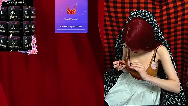 Snapshot of ElliMoor chatting on 09/26/25, 10:22 ElliMoor online show from 09/26/25, 10:22