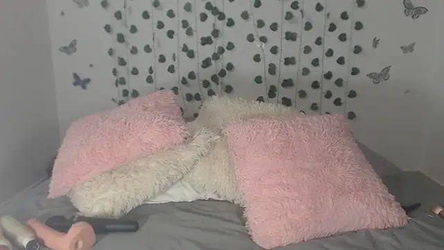 Selena v online show from 02/19/25, 10:45