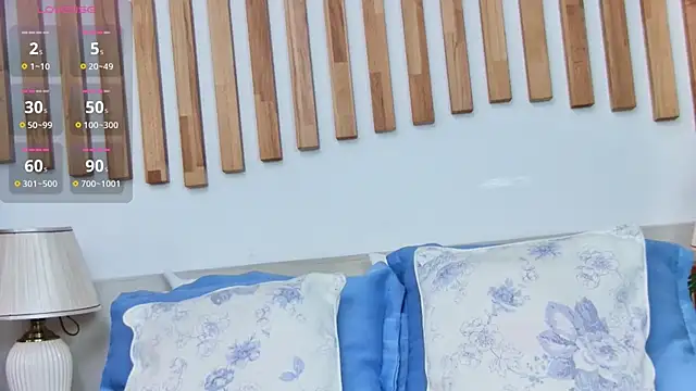 EmilyColle  online show from 11/21/25, 07:46