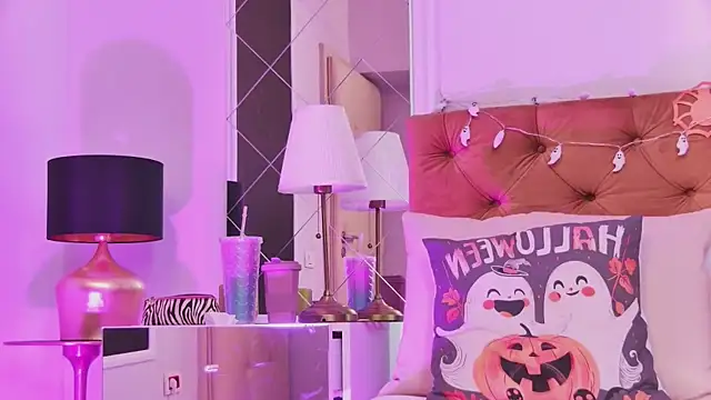 EmilyColle  online show from 10/25/25, 04:44