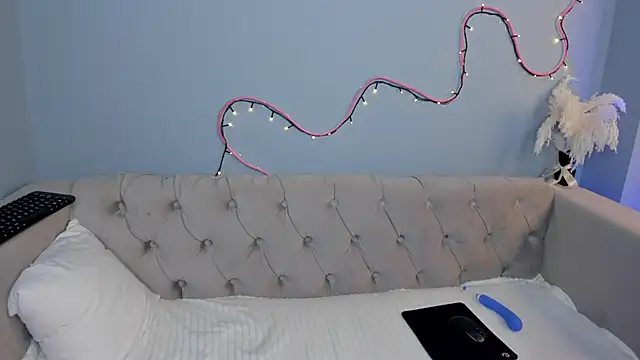 Ameliia castro online show from 02/19/25, 06:22