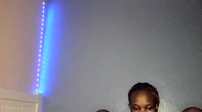 Snapshot of cyberbunnie chatting on 03/04/25, 11:29 cyberbunnie online show from 03/04/25, 11:29