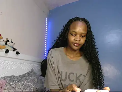 Snapshot of cyberbunnie chatting on 11/02/25, 07:30 cyberbunnie online show from 11/02/25, 07:30