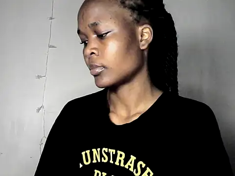 Snapshot of cyberbunnie chatting on 12/17/24, 07:37 cyberbunnie online show from 12/17/24, 07:37