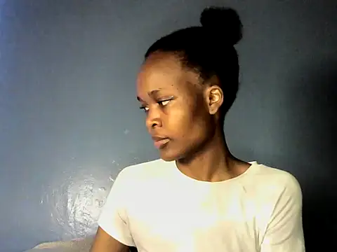 Snapshot of cyberbunnie chatting on 02/06/25, 06:46 cyberbunnie online show from 02/06/25, 06:46