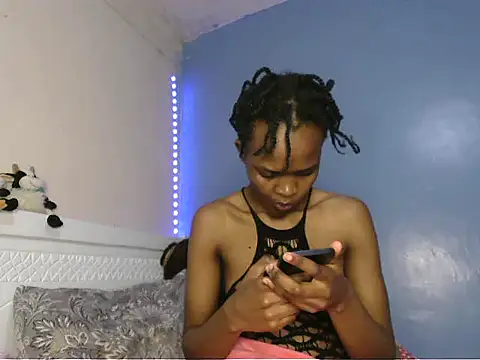 Snapshot of cyberbunnie chatting on 10/05/25, 07:37 cyberbunnie online show from 10/05/25, 07:37