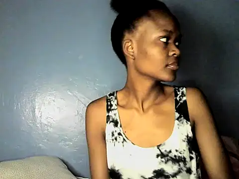 Snapshot of cyberbunnie chatting on 12/24/24, 05:38 cyberbunnie online show from 12/24/24, 05:38