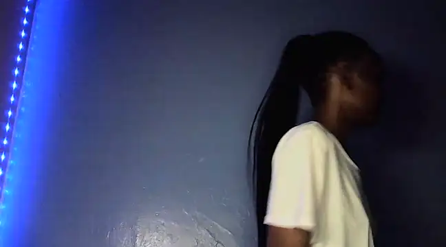 Snapshot of cyberbunnie chatting on 01/22/25, 07:34 cyberbunnie online show from 01/22/25, 07:34