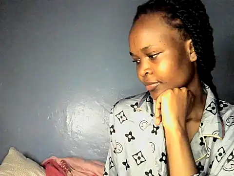 Snapshot of cyberbunnie chatting on 12/21/24, 02:47 cyberbunnie online show from 12/21/24, 02:47