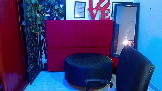 moon sunflower online show from 11/12/25, 12:04