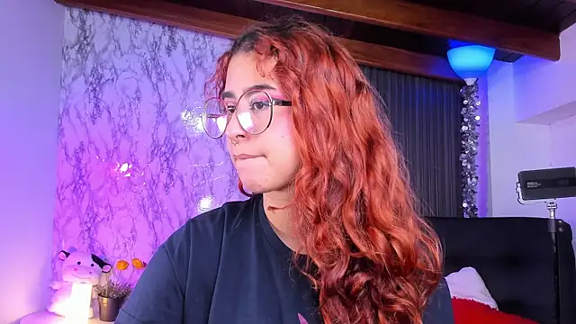 Snapshot of chloe_blue chatting on 03/03/25, 11:44 chloe blue online show from 03/03/25, 11:44