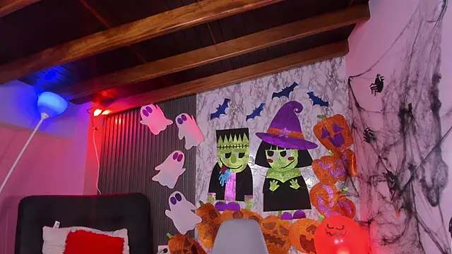 Snapshot of chloe_blue chatting on 10/31/25, 12:24 chloe blue online show from 10/31/25, 12:24