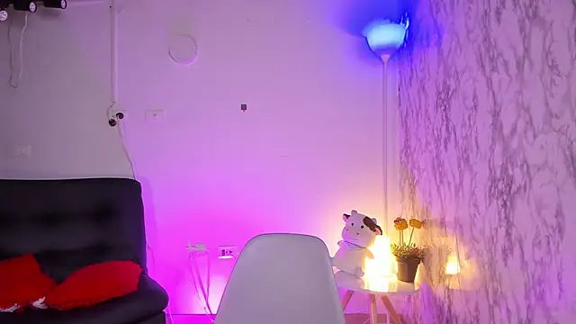 Snapshot of chloe_blue chatting on 12/04/25, 11:20 chloe blue online show from 12/04/25, 11:20