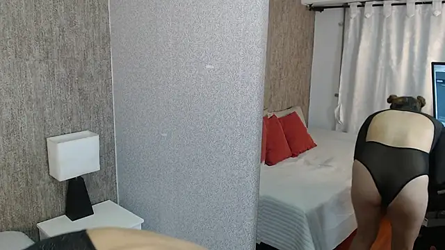 elibaker  online show from 02/12/25, 04:12