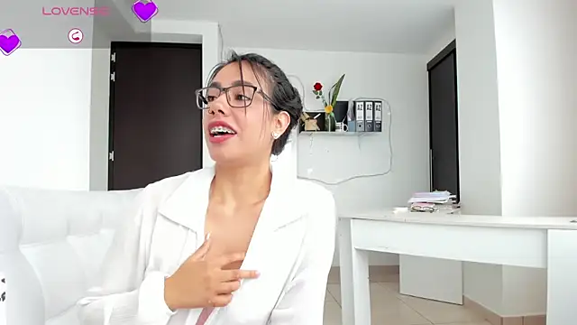 Snapshot of susana_monroy chatting on 03/11/26, 06:35 susana monroy online show from 03/11/26, 06:35