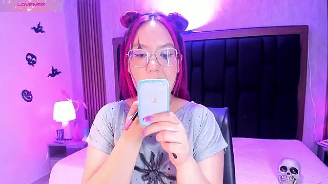 sweet--emily online show from 10/30/25, 04:11