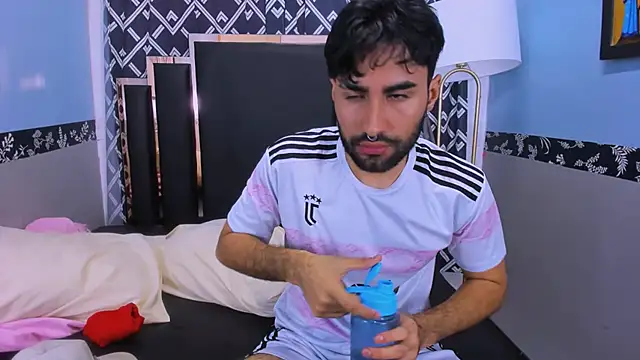 MilanZaire online show from 10/22/25, 12:43