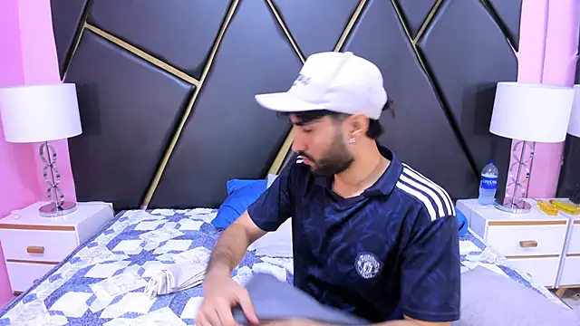 MilanZaire online show from 11/08/25, 02:15